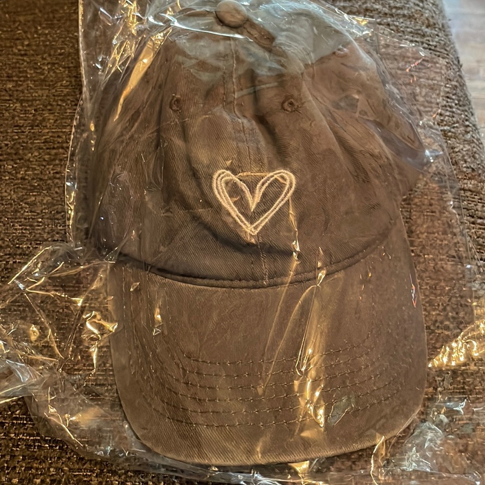 Women’s gray acid wash embroidered heart baseball cap